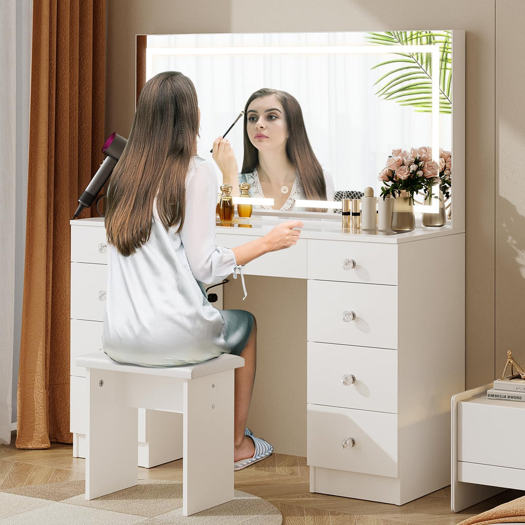 Vanity with Lighted Mirror B9016